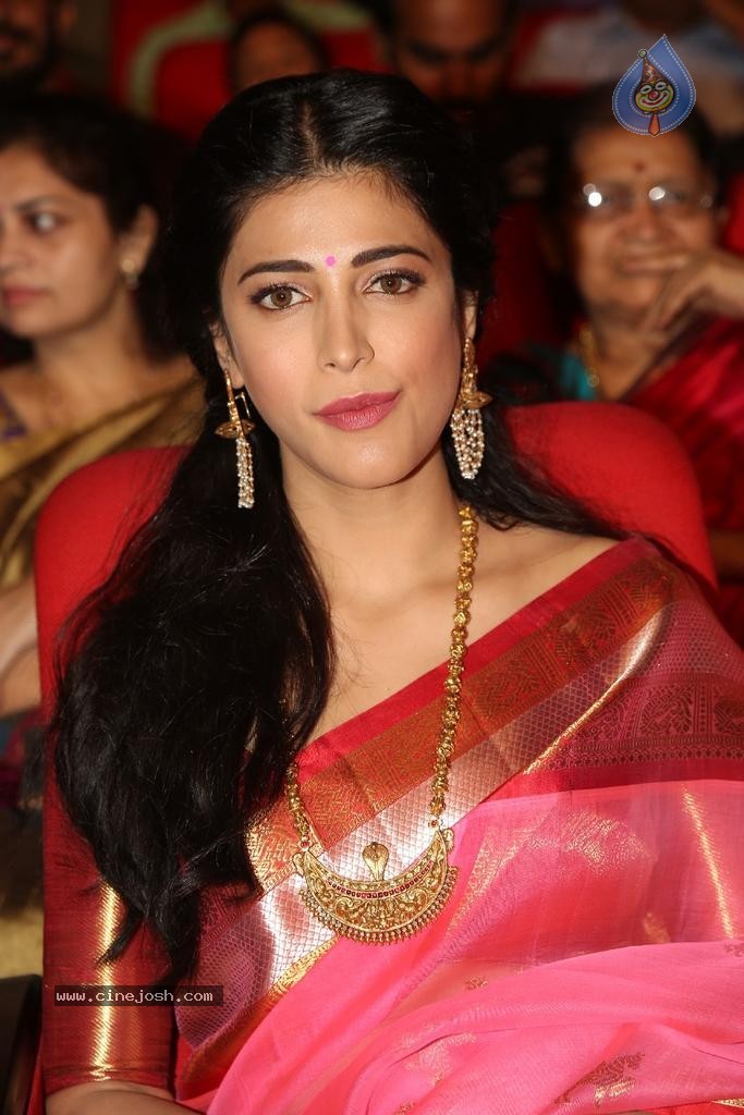 Shruti Hassan New Photos - 4 / 82 photos