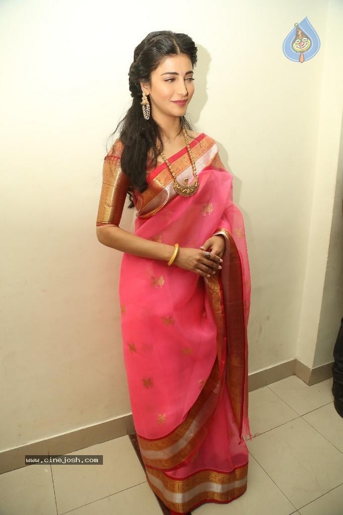 Shruti Hassan New Photos - 16 / 82 photos