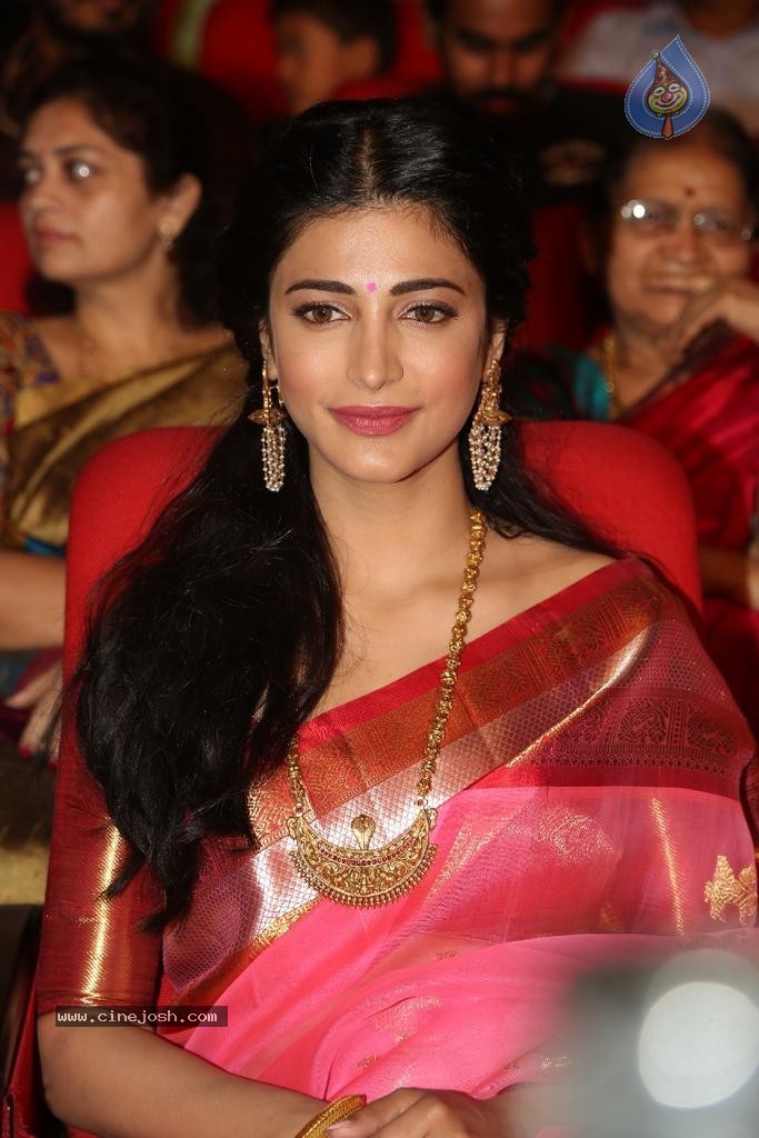 Shruti Hassan New Photos - 41 / 82 photos