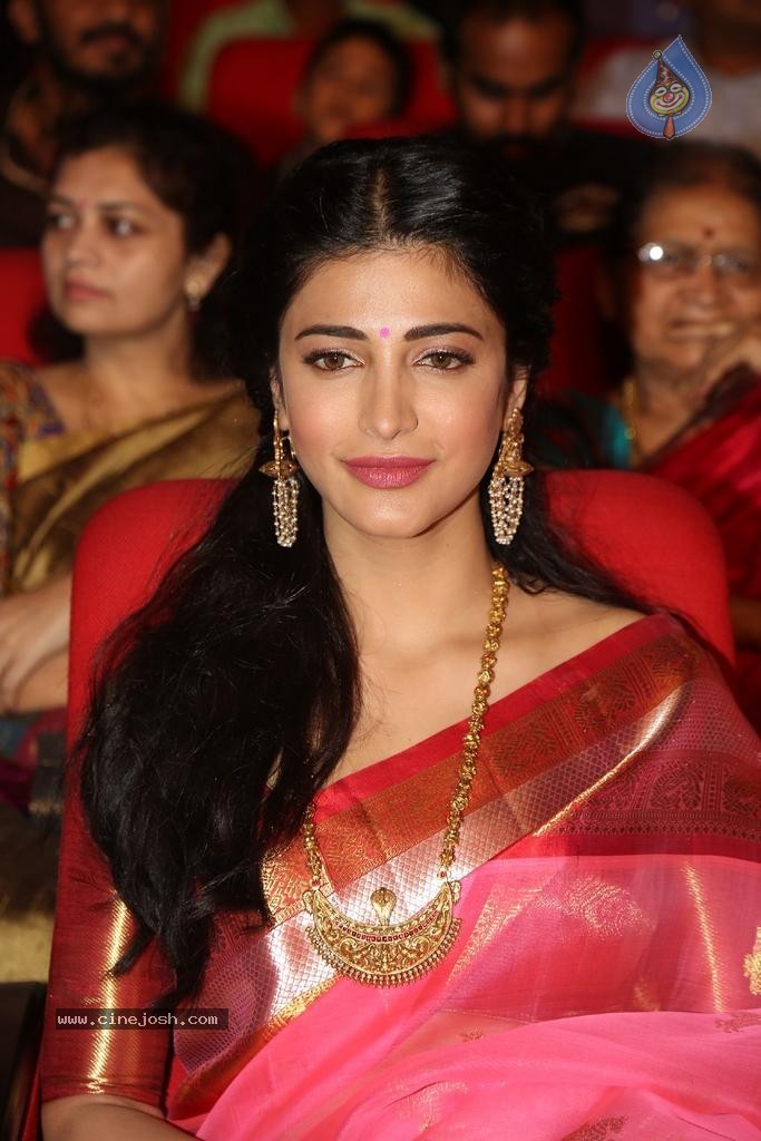 Shruti Hassan New Photos - 50 / 82 photos