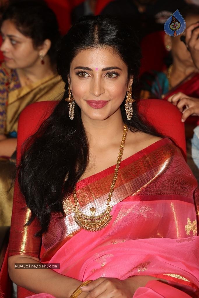 Shruti Hassan New Photos - 51 / 82 photos