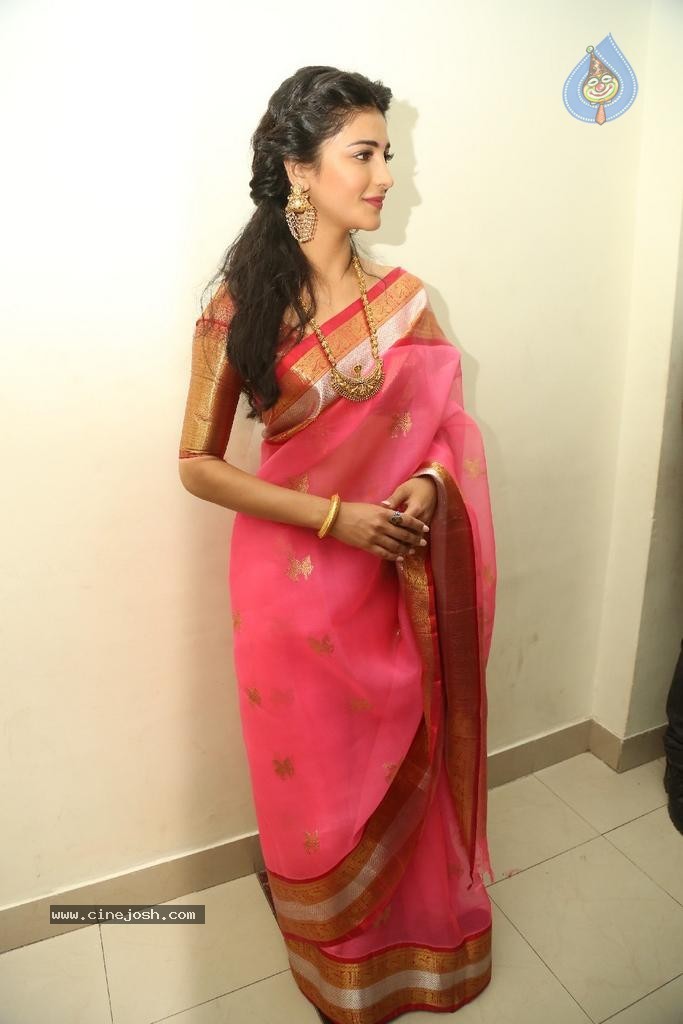 Shruti Hassan New Photos - 54 / 82 photos