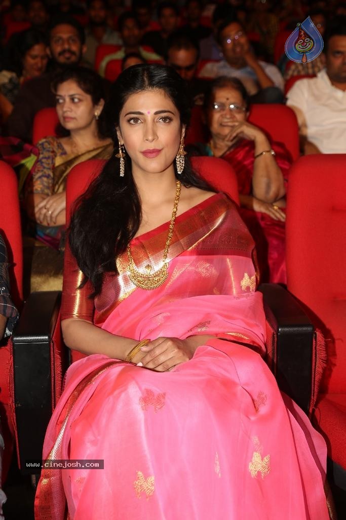 Shruti Hassan New Photos - 57 / 82 photos