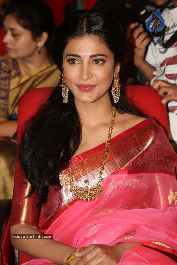 Shruti Hassan New Photos - 65 / 82 photos