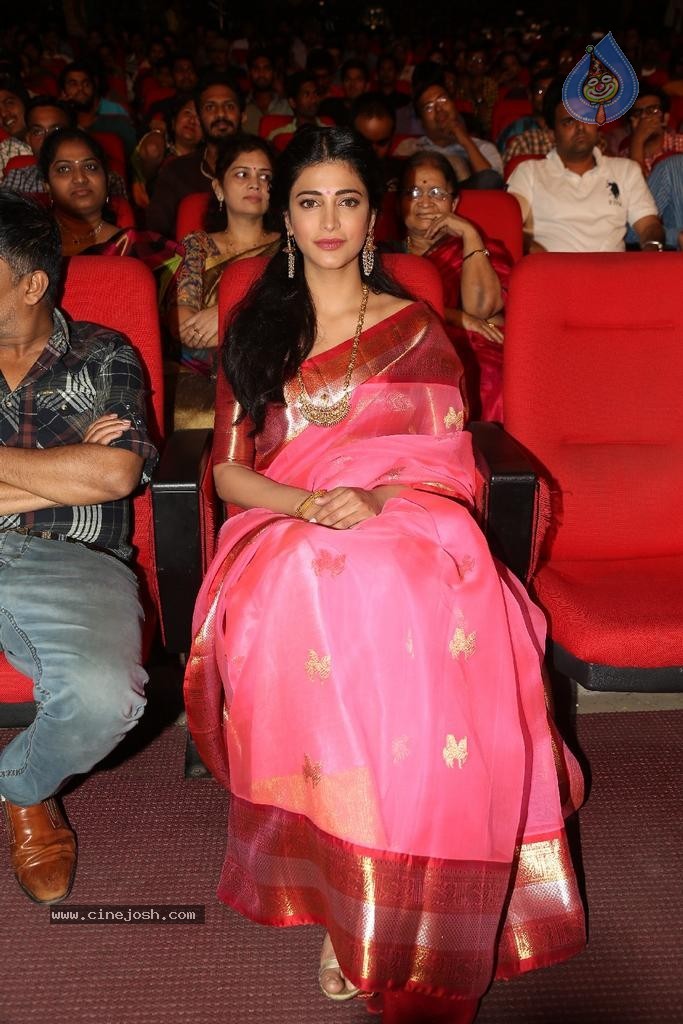 Shruti Hassan New Photos - 74 / 82 photos