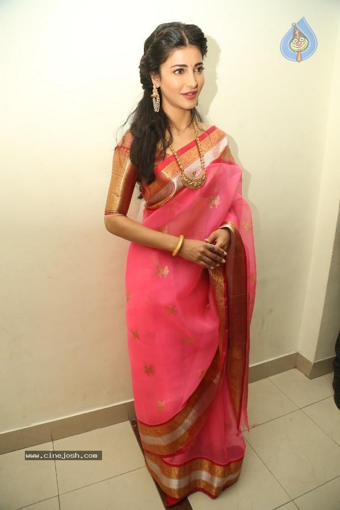 Shruti Hassan New Photos - 75 / 82 photos