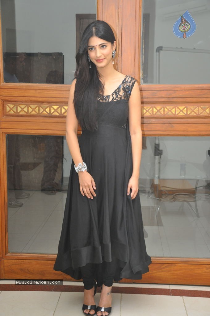 Shruti Hassan Photos - 13 / 52 photos