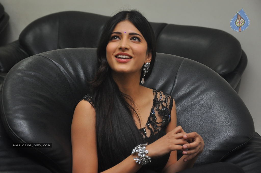 Shruti Hassan Photos - 22 / 52 photos