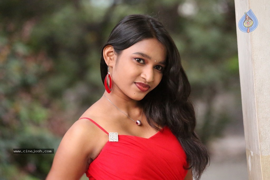 Shruti Jha Hot Stills - 8 / 105 photos