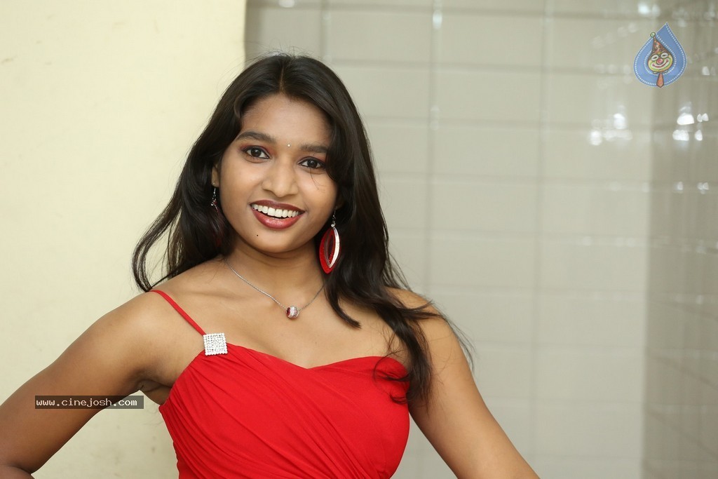 Shruti Jha Hot Stills - 30 / 105 photos