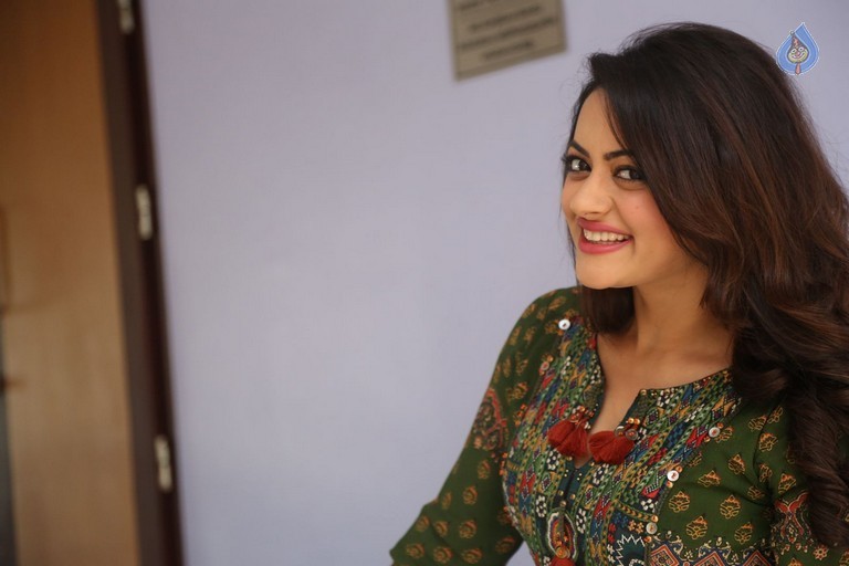 Shruti Sodhi Latest Photos - 18 / 42 photos