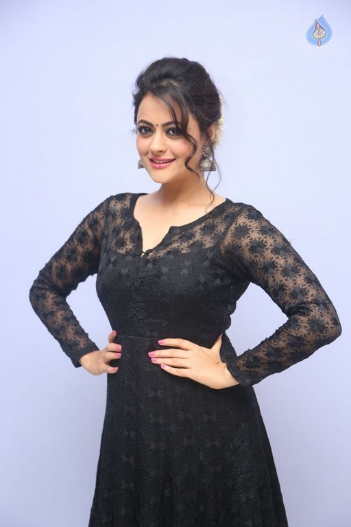 Shruti Sodhi New Gallery - 59 / 60 photos