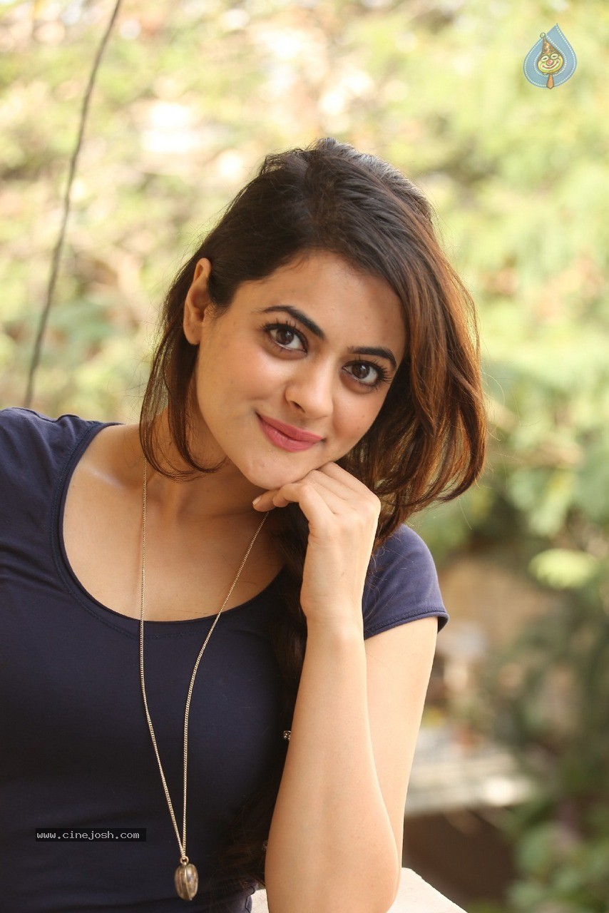 Shruti Sodhi New Stills - 65 / 90 photos