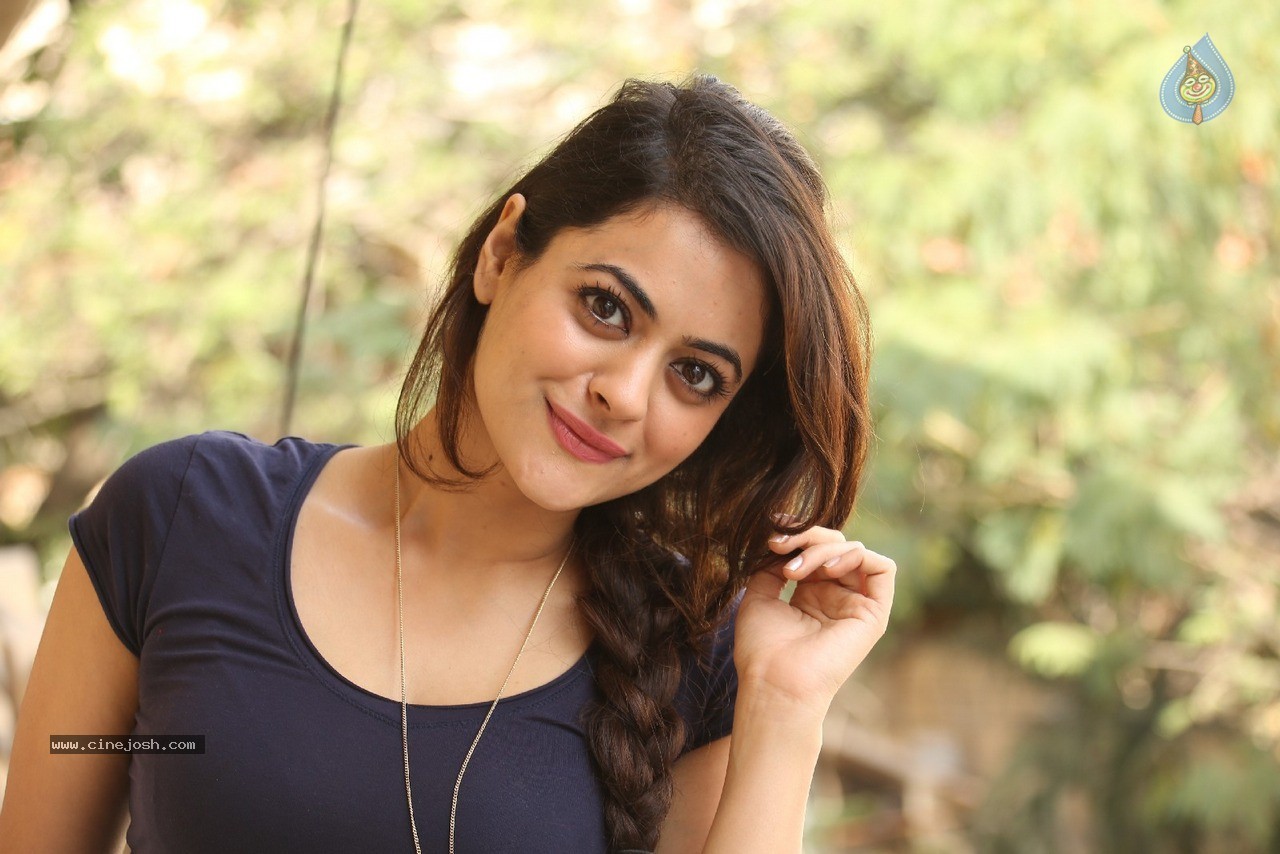 Shruti Sodhi New Stills - 81 / 90 photos