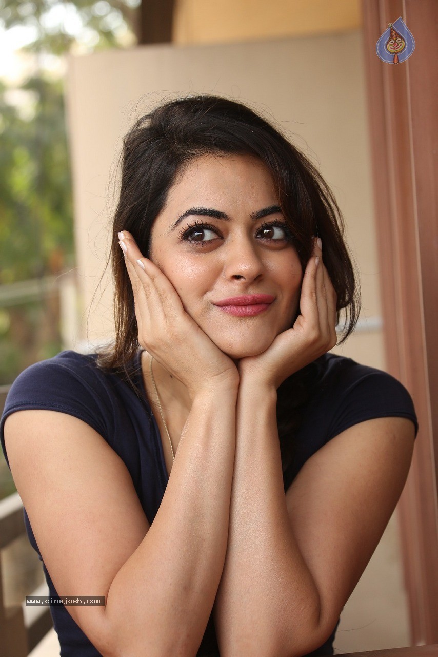 Shruti Sodhi New Stills - 89 / 90 photos