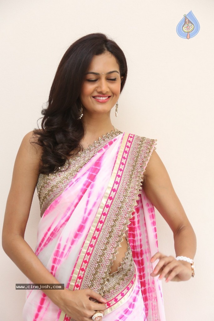 Shubra Aiyyappa New Pics - 37 / 73 photos