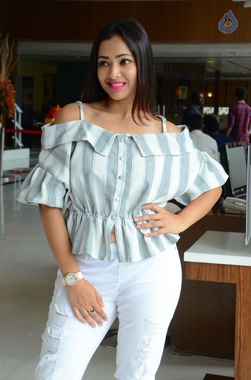 Shweta Basu Prasad New Pics - 8 / 42 photos