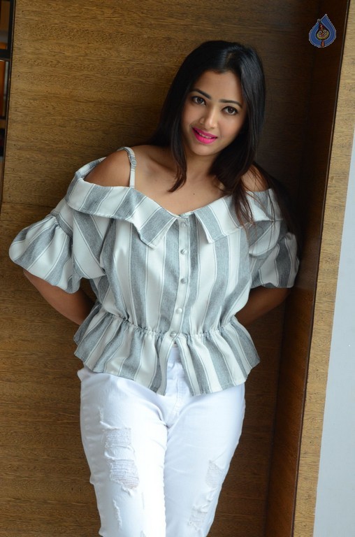 Shweta Basu Prasad New Pics - 24 / 42 photos