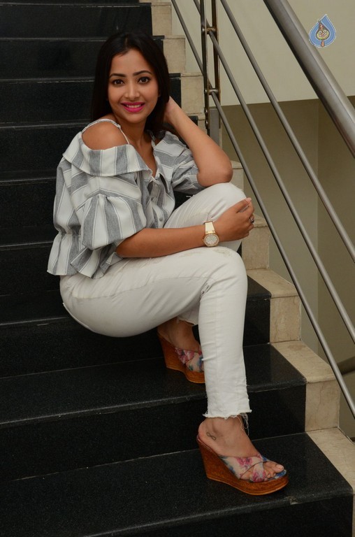 Shweta Basu Prasad New Pics - 25 / 42 photos