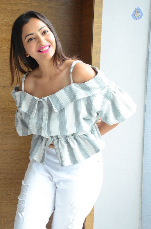 Shweta Basu Prasad New Pics - 33 / 42 photos