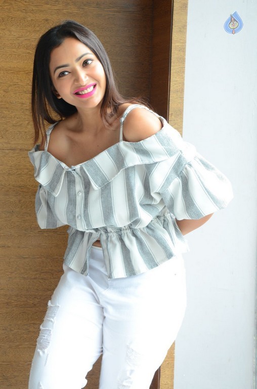 Shweta Basu Prasad New Pics - 42 / 42 photos