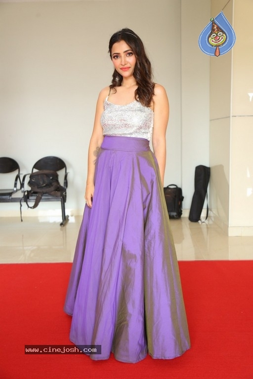 Shweta Basu Prasad New Pics - 1 / 20 photos