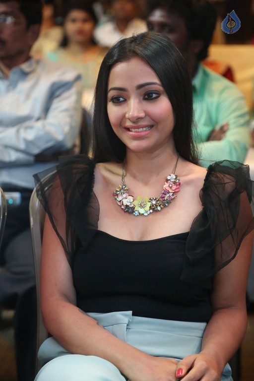 Shweta Basu Prasad Pics - 6 / 34 photos