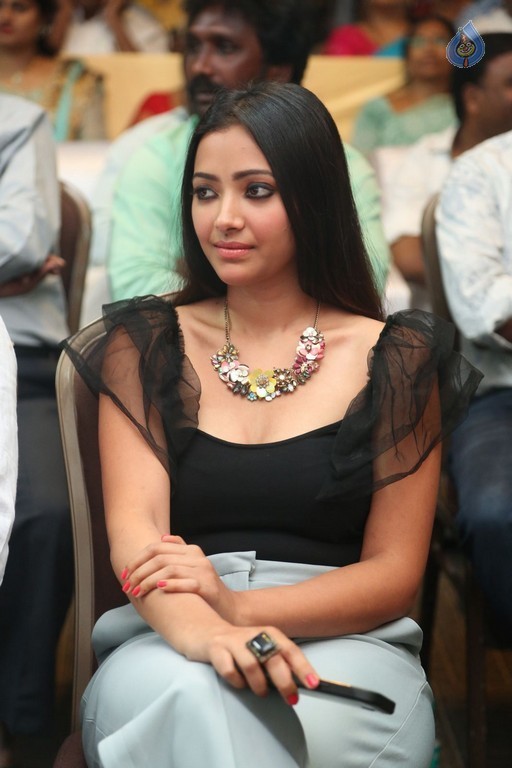 Shweta Basu Prasad Pics - 10 / 34 photos