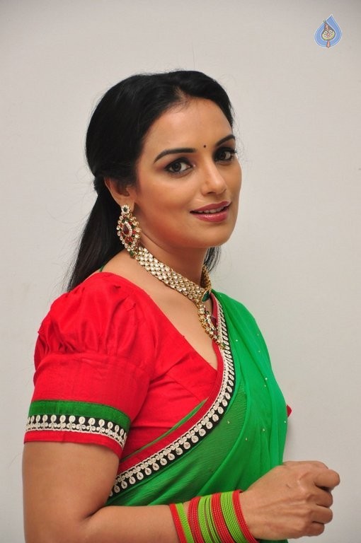 Shweta Menon Latest Photos - 1 / 34 photos