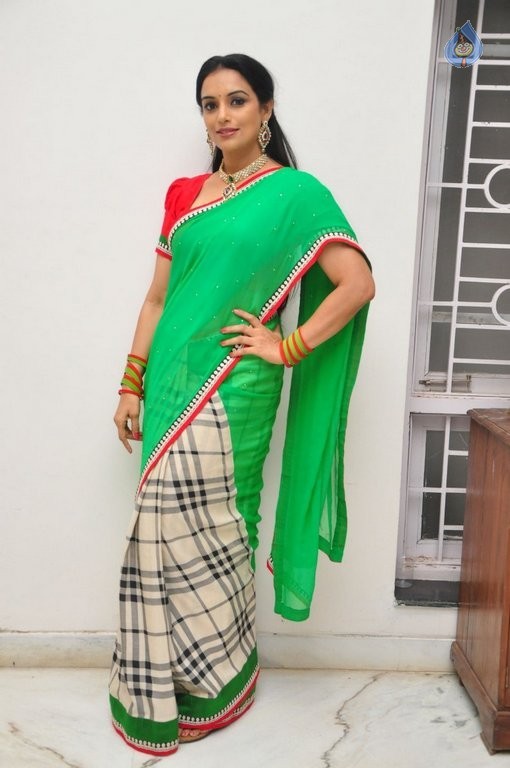 Shweta Menon Latest Photos - 7 / 34 photos