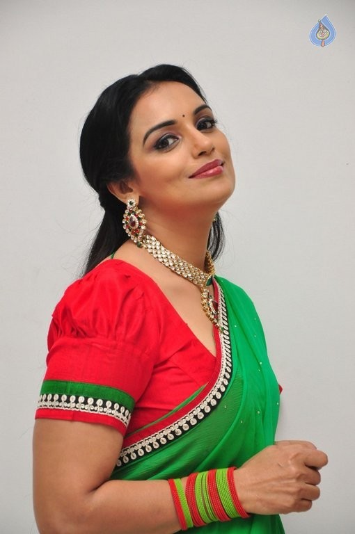 Shweta Menon Latest Photos - 34 / 34 photos
