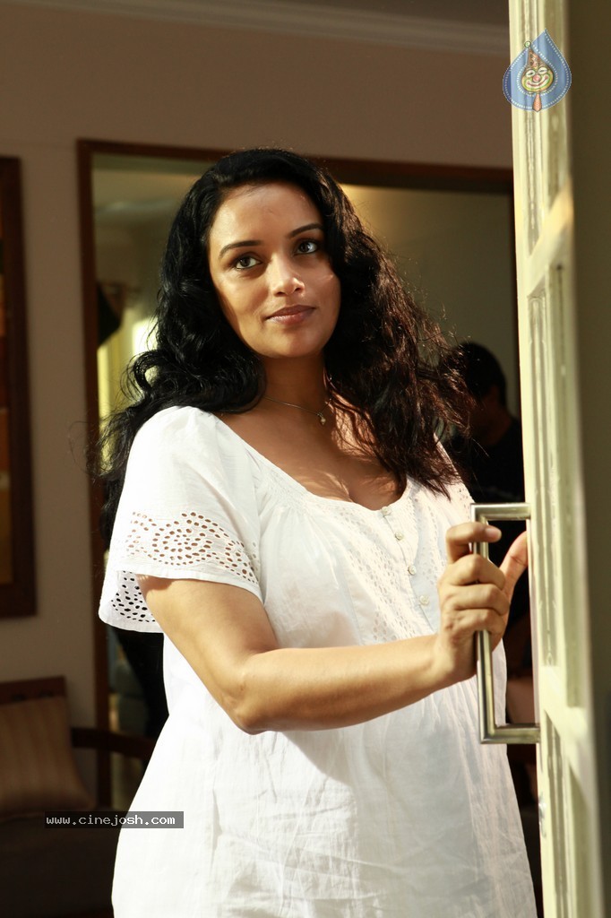 Shweta Menon Stills - 1 / 10 photos