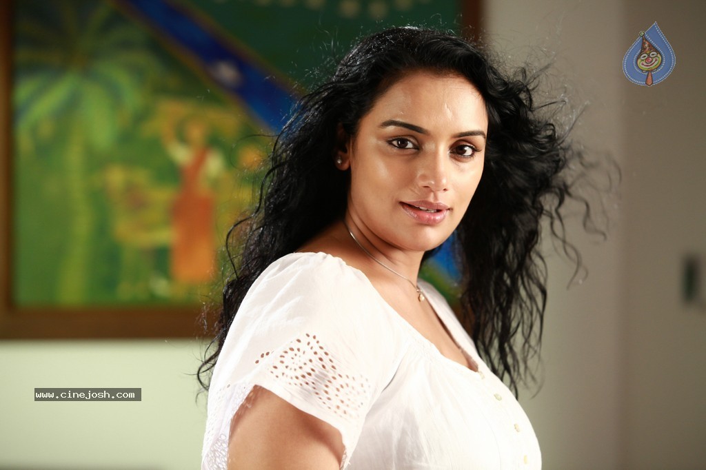 Shweta Menon Stills - 7 / 10 photos