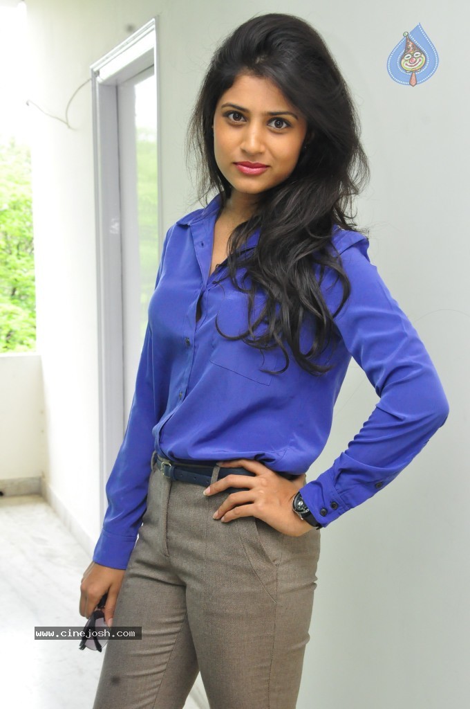 Shweta Pandit New Photos - 9 / 32 photos