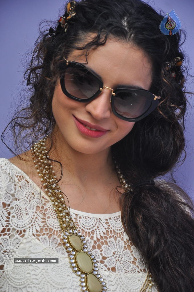 Shwetha Bharadwaj New Stills - 38 / 72 photos