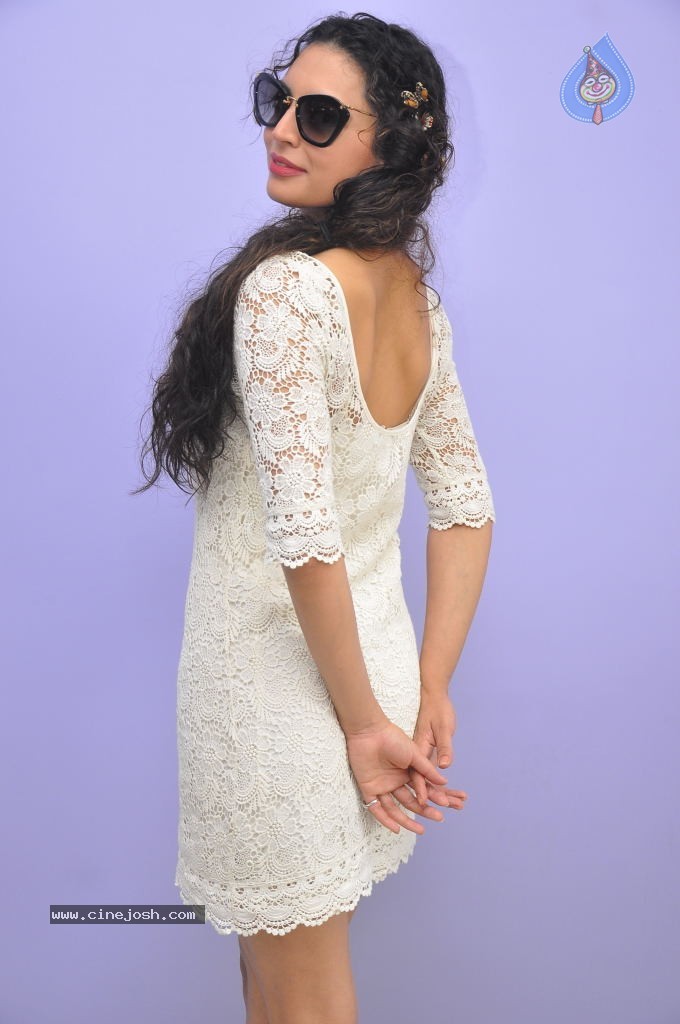 Shwetha Bharadwaj New Stills - 49 / 72 photos