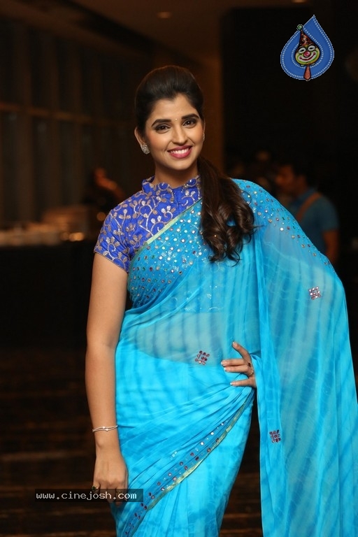 Shyamala Gallery - 8 / 32 photos