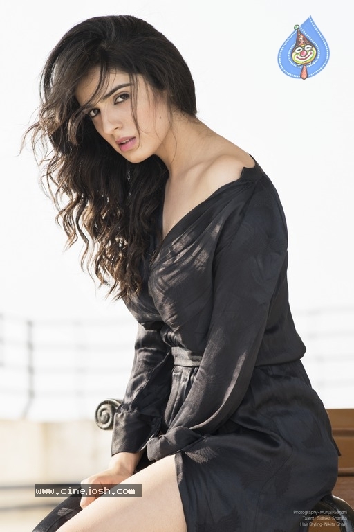 Sidhika Sharma Latest Pics - 7 / 11 photos