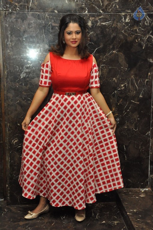 Silpa Chakravarthy Pics - 23 / 39 photos