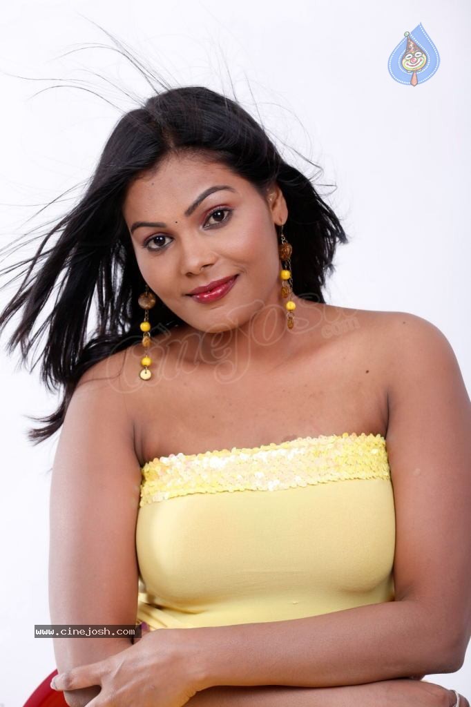 Silpa Hot Stills - 6 / 140 photos