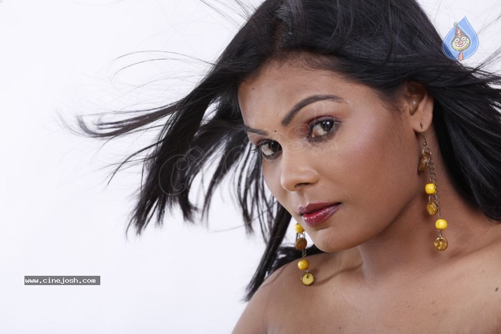 Silpa Hot Stills - 121 / 140 photos