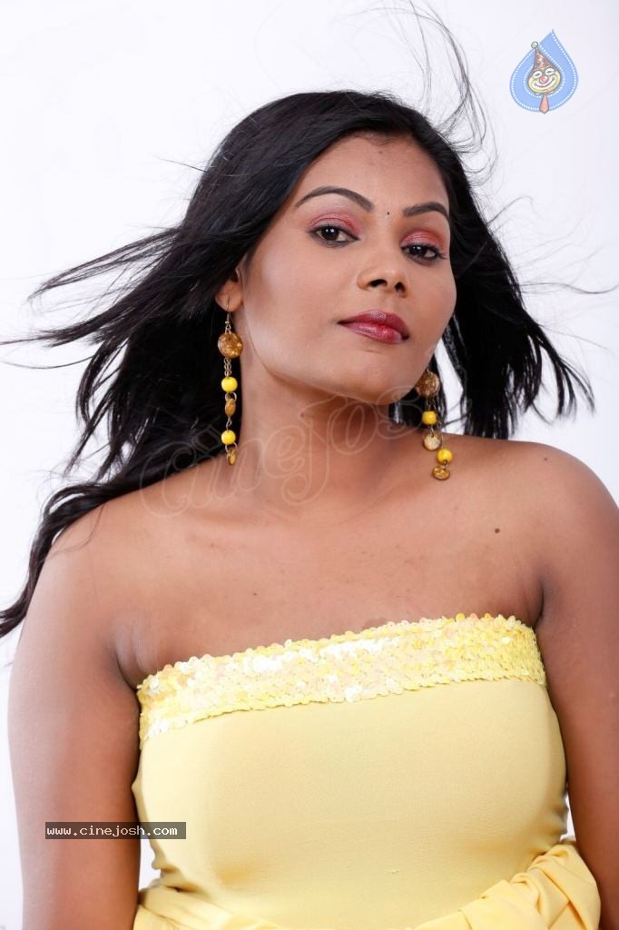 Silpa Hot Stills - 123 / 140 photos