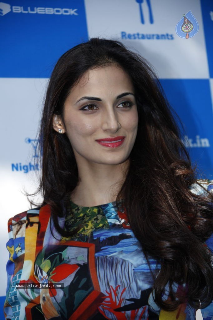 Silpa Reddy New Stills - 18 / 65 photos