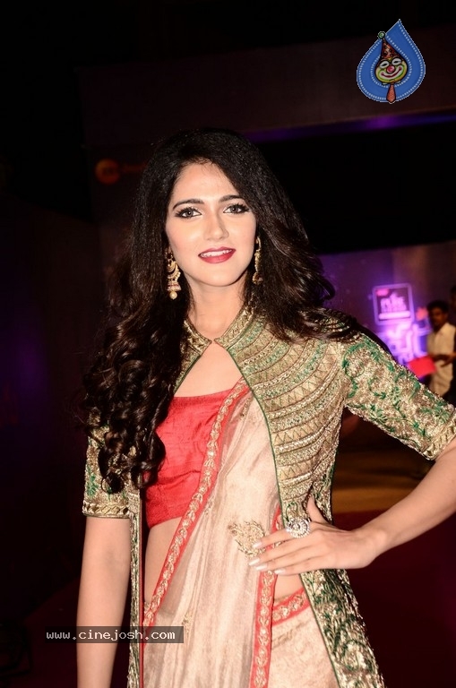 Simran Chowdary At Zee Apsara Awards - 4 / 30 photos