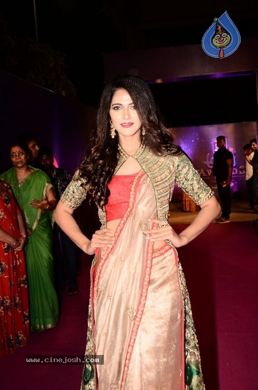 Simran Chowdary At Zee Apsara Awards - 8 / 30 photos