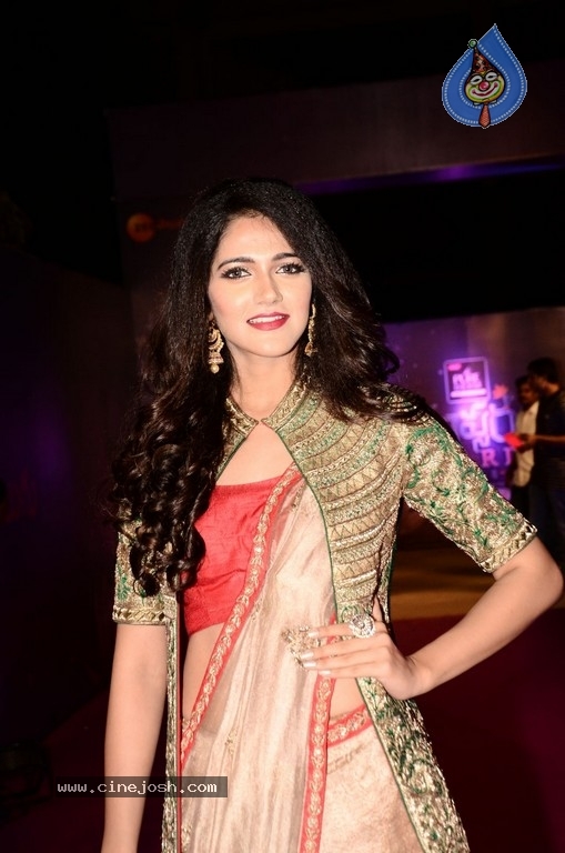 Simran Chowdary At Zee Apsara Awards - 25 / 30 photos
