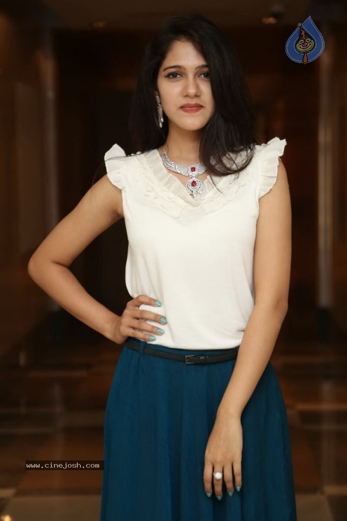 Simran Chowdhary New Stills - 5 / 98 photos