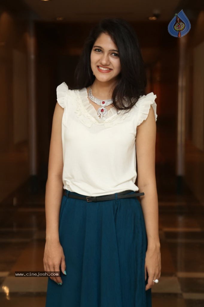 Simran Chowdhary New Stills - 11 / 98 photos