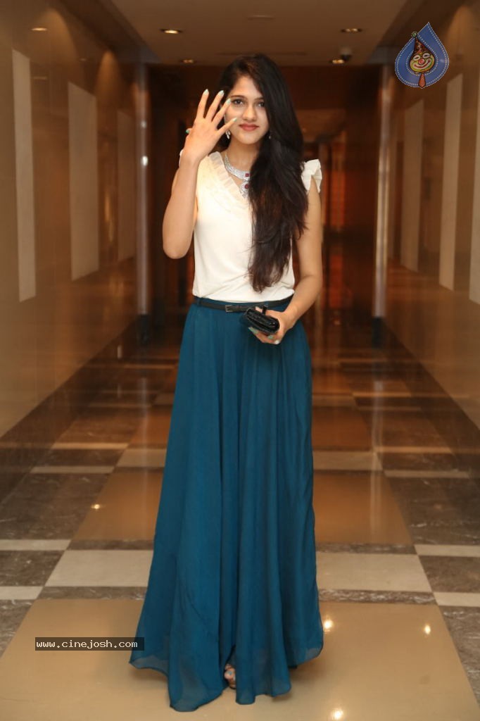 Simran Chowdhary New Stills - 12 / 98 photos