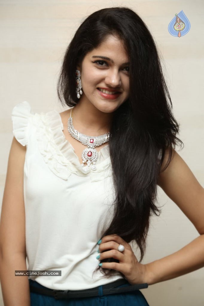 Simran Chowdhary New Stills - 17 / 98 photos